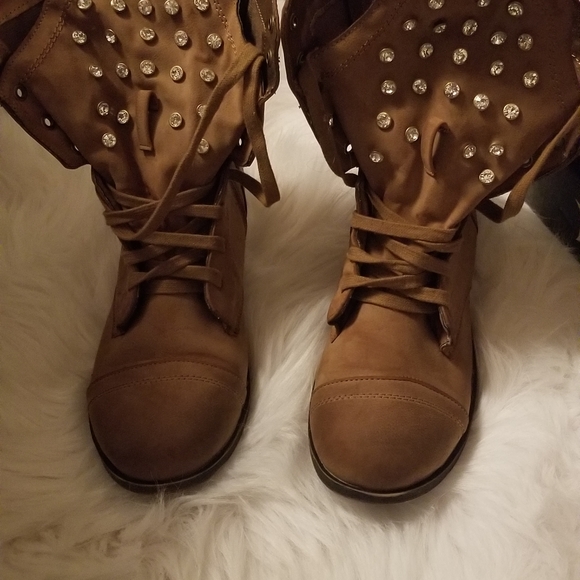 Tan boots with rhinestones - Picture 2 of 6